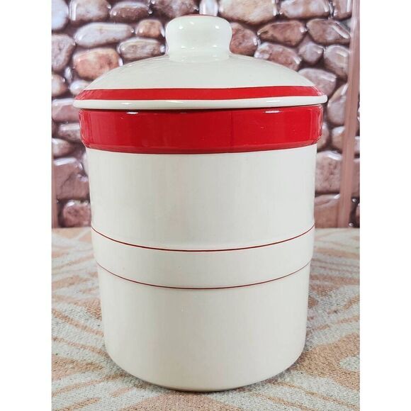 King Arthur Flour 1 quart Lidded Canister by Chantal - Picture 3 of 10